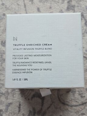 NUX Truffle Enriched Cream - White